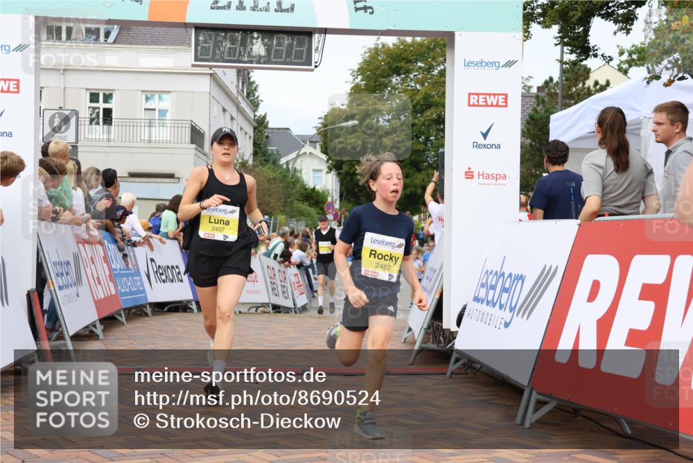 31.08.2025 - 21. Blankeneser Heldenlauf Strokosch-Dieckow http://msf.ph/oto/8690524 31.08.2025 10:31:52 Ziel 2077, 2407, 2280, 2462, 2278, 2228 meine-sportfotos.de