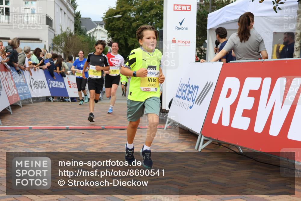 31.08.2025 - 21. Blankeneser Heldenlauf Strokosch-Dieckow http://msf.ph/oto/8690541 31.08.2025 10:27:10 Ziel 1101, 2150, 2205, 2521, 2517, 2413 meine-sportfotos.de