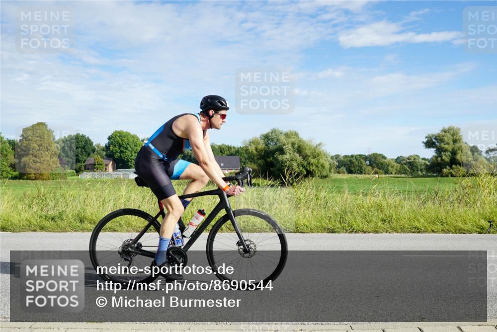 31.08.2025 - Elbe Triathlon Hamburg Michael Burmester http://msf.ph/oto/8690544 31.08.2025 09:41:19 Radfahren 261, 318, 395, 445, 630, 650, 672, 815, 851, 853 meine-sportfotos.de