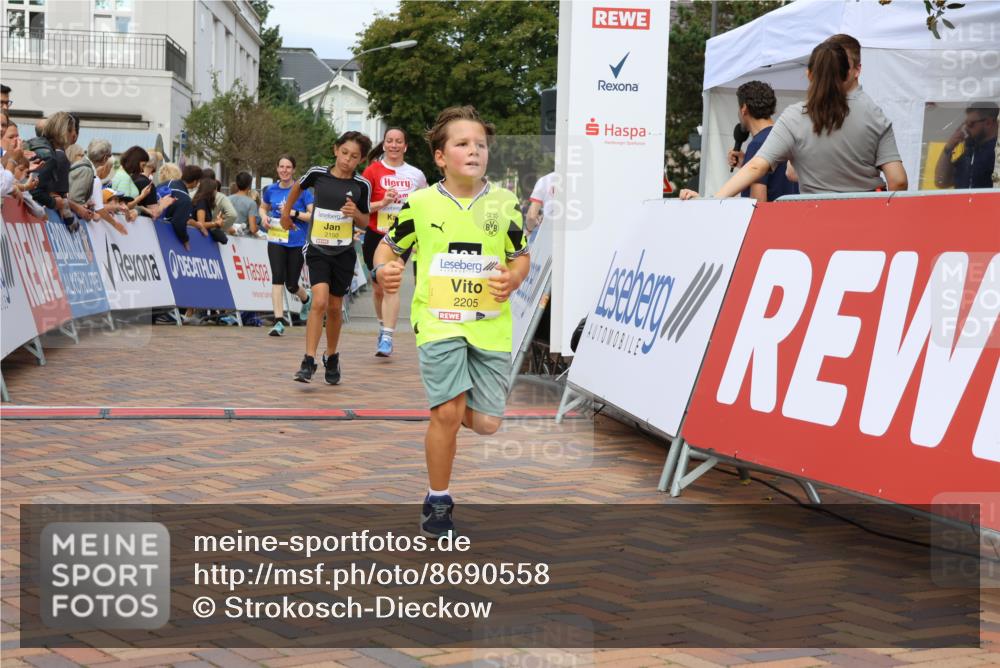 31.08.2025 - 21. Blankeneser Heldenlauf Strokosch-Dieckow http://msf.ph/oto/8690558 31.08.2025 10:27:10 Ziel 1101, 2150, 2205, 2521, 2517, 2413 meine-sportfotos.de