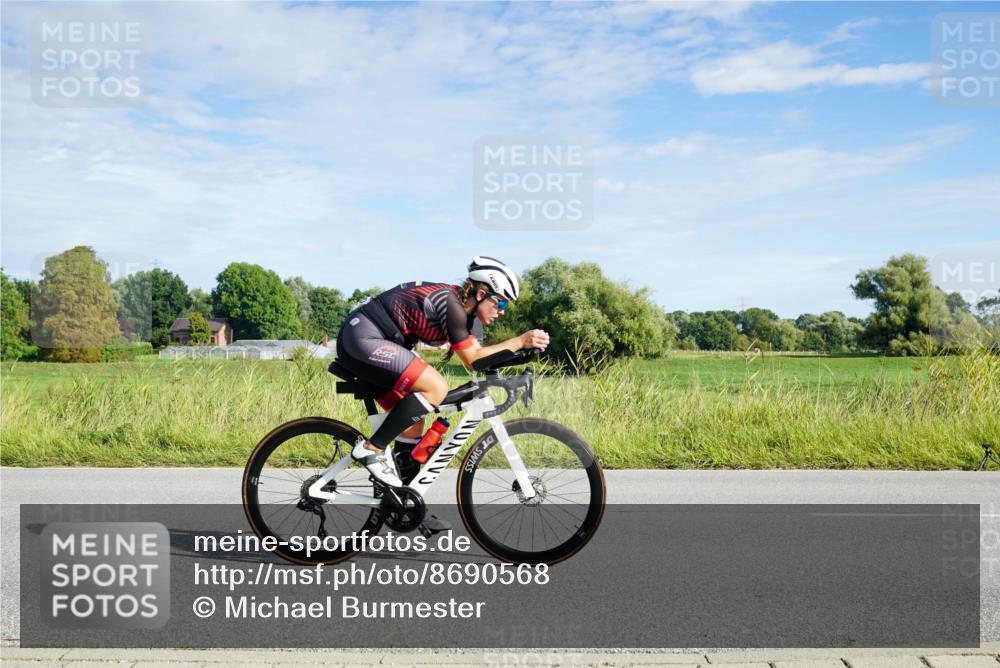 31.08.2025 - Elbe Triathlon Hamburg Michael Burmester http://msf.ph/oto/8690568 31.08.2025 09:41:46 Radfahren 266, 376, 813, 829, 910 meine-sportfotos.de