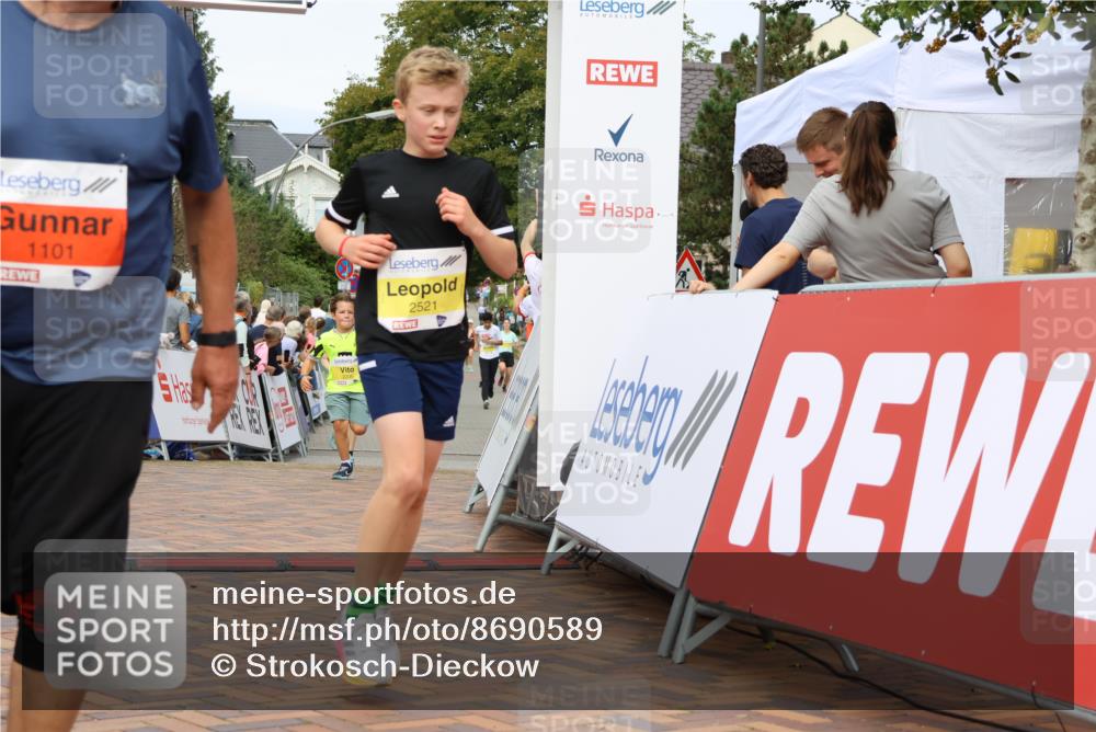 31.08.2025 - 21. Blankeneser Heldenlauf Strokosch-Dieckow http://msf.ph/oto/8690589 31.08.2025 10:27:07 Ziel 1101, 2150, 2205, 2521, 2517 meine-sportfotos.de