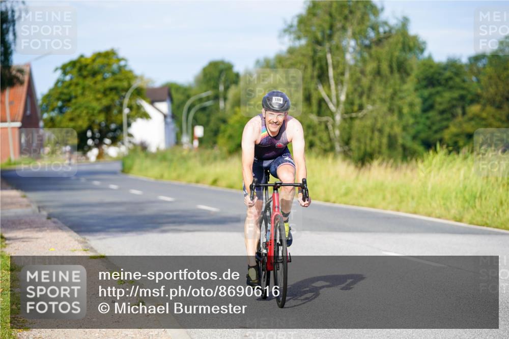 31.08.2025 - Elbe Triathlon Hamburg Michael Burmester http://msf.ph/oto/8690616 31.08.2025 08:56:12 Radfahren 171, 180 meine-sportfotos.de