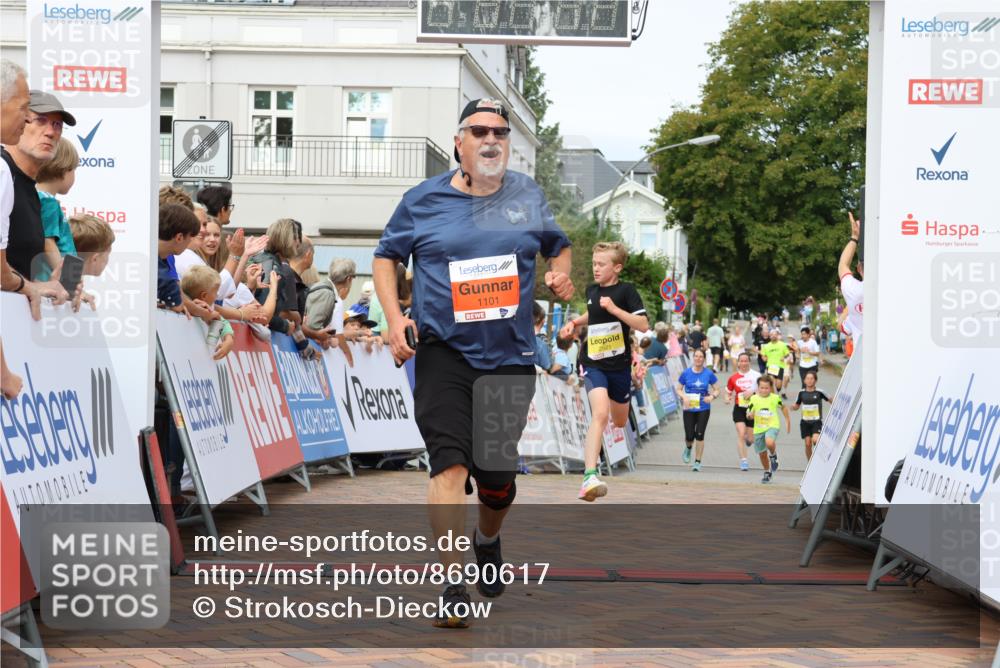 31.08.2025 - 21. Blankeneser Heldenlauf Strokosch-Dieckow http://msf.ph/oto/8690617 31.08.2025 10:27:05 Ziel 1101, 2468, 2393, 2205, 2521 meine-sportfotos.de