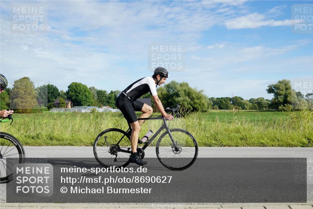 31.08.2025 - Elbe Triathlon Hamburg Michael Burmester http://msf.ph/oto/8690627 31.08.2025 09:42:53 Radfahren 311, 414, 438, 486, 490, 522, 629, 648, 665, 882, 893 meine-sportfotos.de