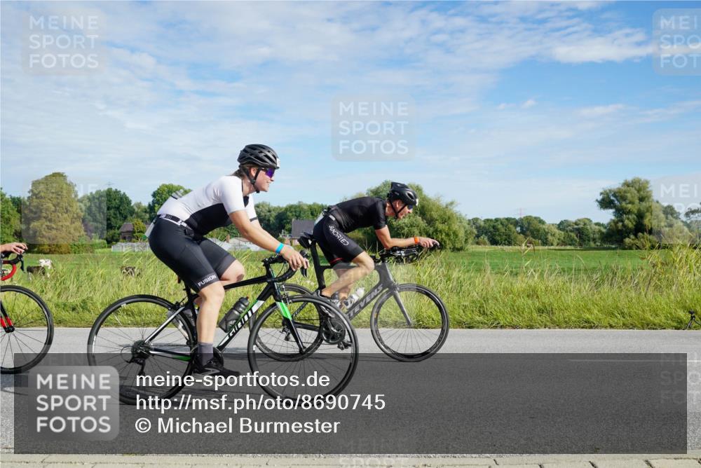 31.08.2025 - Elbe Triathlon Hamburg Michael Burmester http://msf.ph/oto/8690745 31.08.2025 09:45:41 Radfahren 392, 534, 633, 700, 708, 786, 808, 826, 930 meine-sportfotos.de