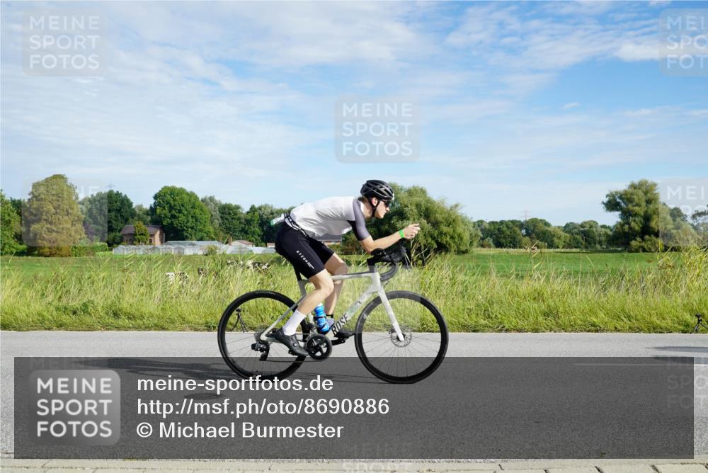 31.08.2025 - Elbe Triathlon Hamburg Michael Burmester http://msf.ph/oto/8690886 31.08.2025 09:48:47 Radfahren 322, 407, 515, 656, 739, 742, 856, 920, 931 meine-sportfotos.de