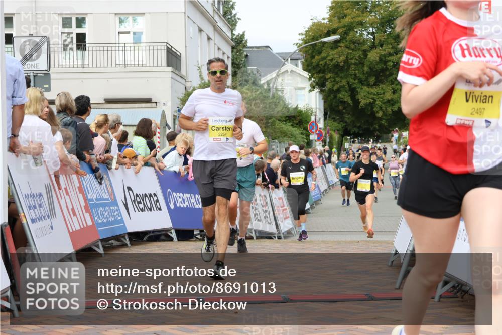31.08.2025 - 21. Blankeneser Heldenlauf Strokosch-Dieckow http://msf.ph/oto/8691013 31.08.2025 10:26:32 Ziel 2706, 2254, 2497, 2688, 2007 meine-sportfotos.de