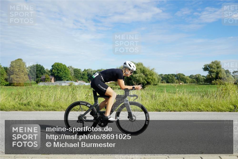 31.08.2025 - Elbe Triathlon Hamburg Michael Burmester http://msf.ph/oto/8691025 31.08.2025 09:52:13 Radfahren 297, 642, 703, 747, 854, 895 meine-sportfotos.de