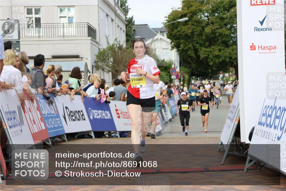 31.08.2025 - 21. Blankeneser Heldenlauf Strokosch-Dieckow http://msf.ph/oto/8691068 31.08.2025 10:26:30 Ziel 2254, 2497, 2688 meine-sportfotos.de
