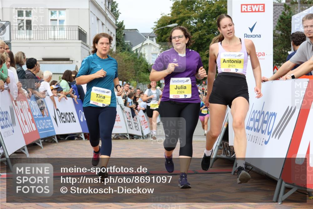 31.08.2025 - 21. Blankeneser Heldenlauf Strokosch-Dieckow http://msf.ph/oto/8691097 31.08.2025 10:31:11 Ziel 2437, 2324, 2147, 2121, 2307, 2018 meine-sportfotos.de