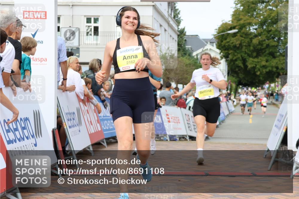 31.08.2025 - 21. Blankeneser Heldenlauf Strokosch-Dieckow http://msf.ph/oto/8691108 31.08.2025 10:26:19 Ziel 2162, 2046, 2252, 2564, 2467 meine-sportfotos.de