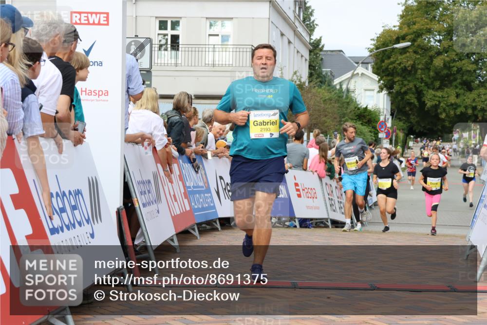 31.08.2025 - 21. Blankeneser Heldenlauf Strokosch-Dieckow http://msf.ph/oto/8691375 31.08.2025 10:26:01 Ziel 2736, 2777, 2342, 2193, 2070, 2241, 2243, 2119, 2118 meine-sportfotos.de