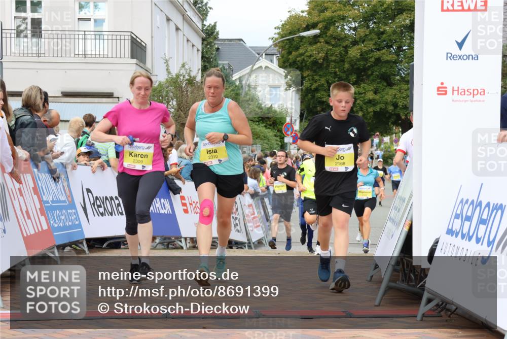 31.08.2025 - 21. Blankeneser Heldenlauf Strokosch-Dieckow http://msf.ph/oto/8691399 31.08.2025 10:30:51 Ziel 2179, 2594, 2376, 2279, 2168, 2600, 2206, 2309, 2310 meine-sportfotos.de