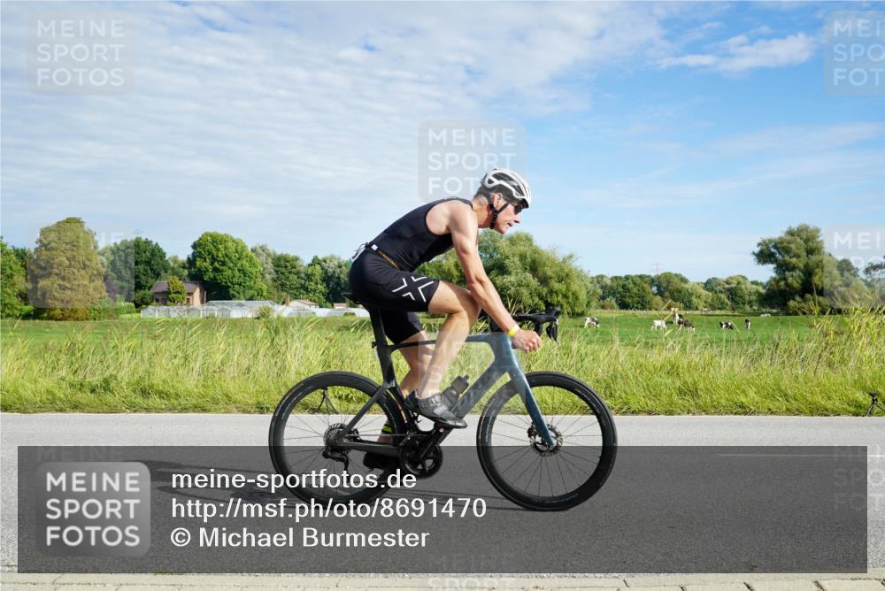 31.08.2025 - Elbe Triathlon Hamburg Michael Burmester http://msf.ph/oto/8691470 31.08.2025 10:02:58 Radfahren 428, 495, 618, 638, 682, 696, 727, 739, 850, 912 meine-sportfotos.de