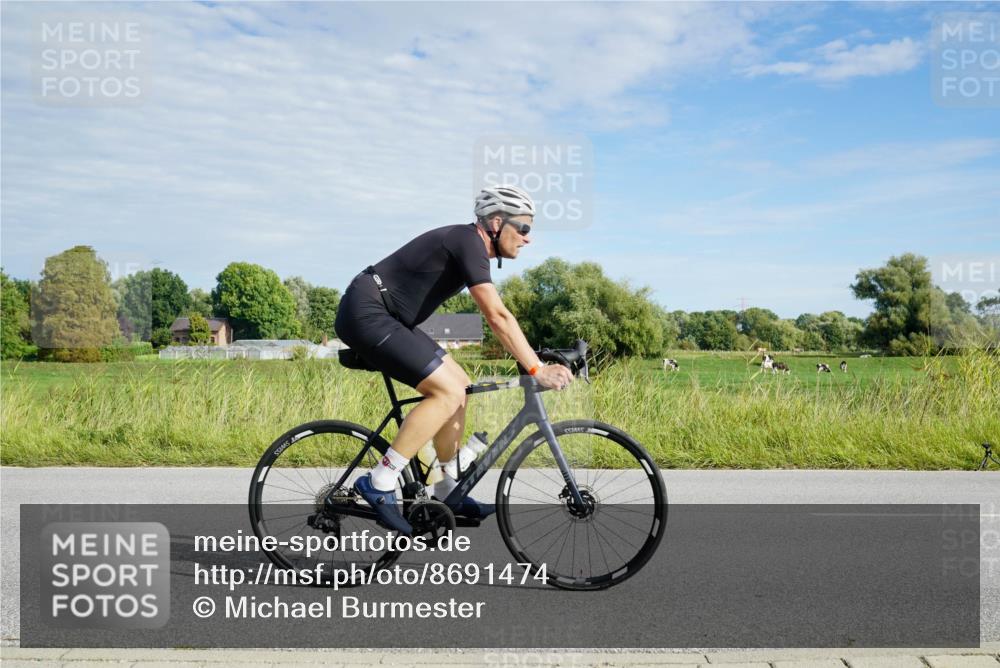 31.08.2025 - Elbe Triathlon Hamburg Michael Burmester http://msf.ph/oto/8691474 31.08.2025 10:03:02 Radfahren 428, 495, 515, 588, 618, 696, 739, 777, 834, 850 meine-sportfotos.de
