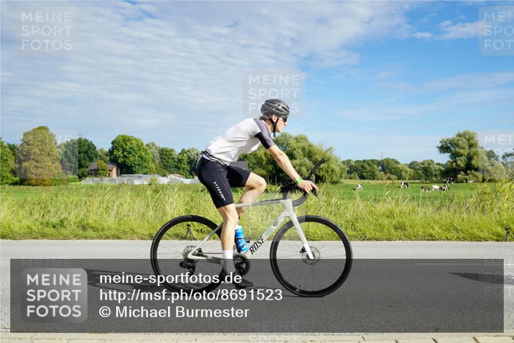 31.08.2025 - Elbe Triathlon Hamburg Michael Burmester http://msf.ph/oto/8691523 31.08.2025 10:04:12 Radfahren 407, 710, 742, 903 meine-sportfotos.de