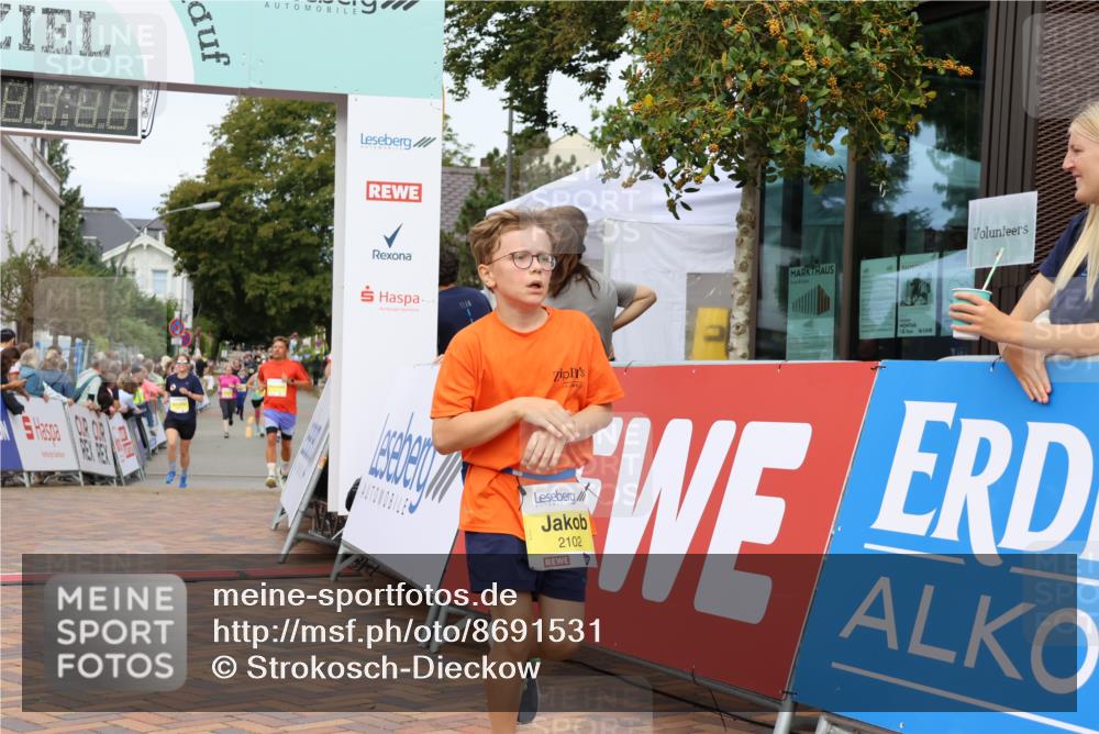 31.08.2025 - 21. Blankeneser Heldenlauf Strokosch-Dieckow http://msf.ph/oto/8691531 31.08.2025 10:30:41 Ziel 2560, 2106, 2179, 2599, 2279, 2102 meine-sportfotos.de