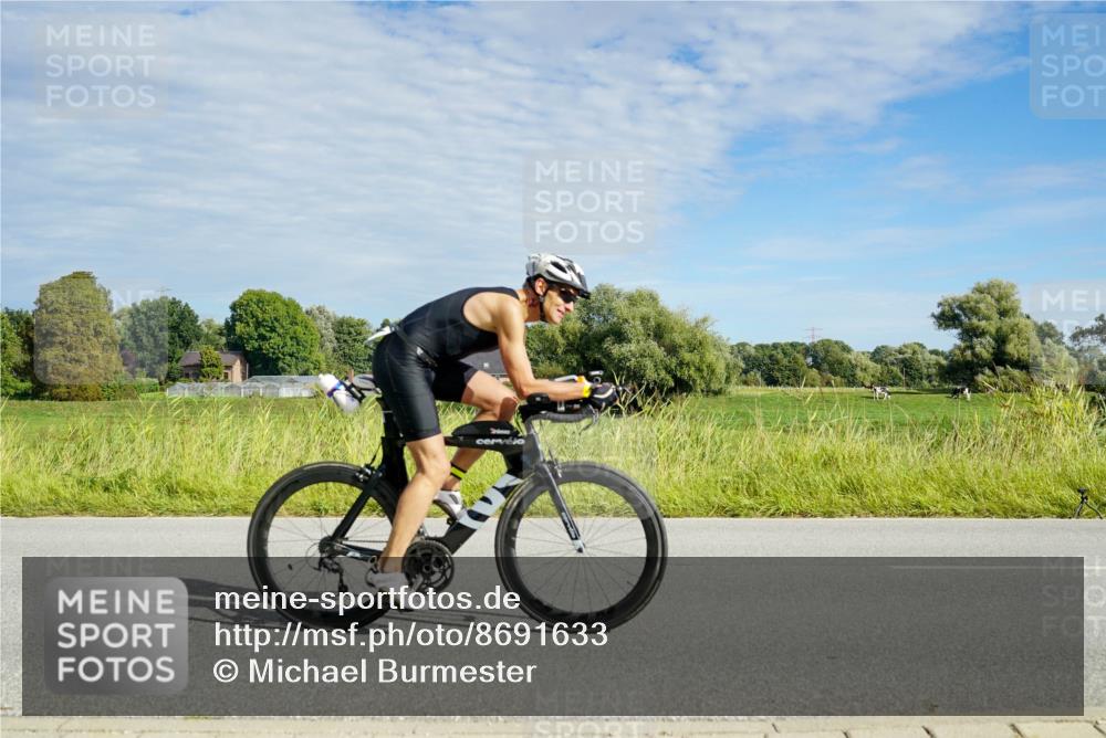 31.08.2025 - Elbe Triathlon Hamburg Michael Burmester http://msf.ph/oto/8691633 31.08.2025 10:08:26 Radfahren 472, 704, 741, 905, 922 meine-sportfotos.de