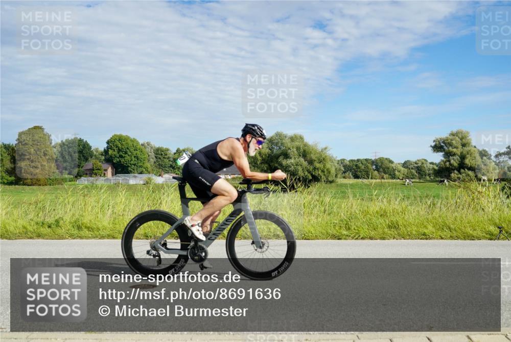 31.08.2025 - Elbe Triathlon Hamburg Michael Burmester http://msf.ph/oto/8691636 31.08.2025 10:08:34 Radfahren 806, 890 meine-sportfotos.de