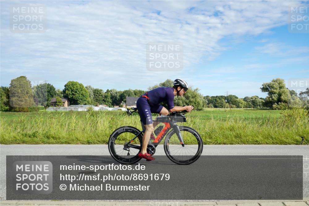31.08.2025 - Elbe Triathlon Hamburg Michael Burmester http://msf.ph/oto/8691679 31.08.2025 10:10:31 Radfahren 558, 631, 678, 680, 715, 829 meine-sportfotos.de