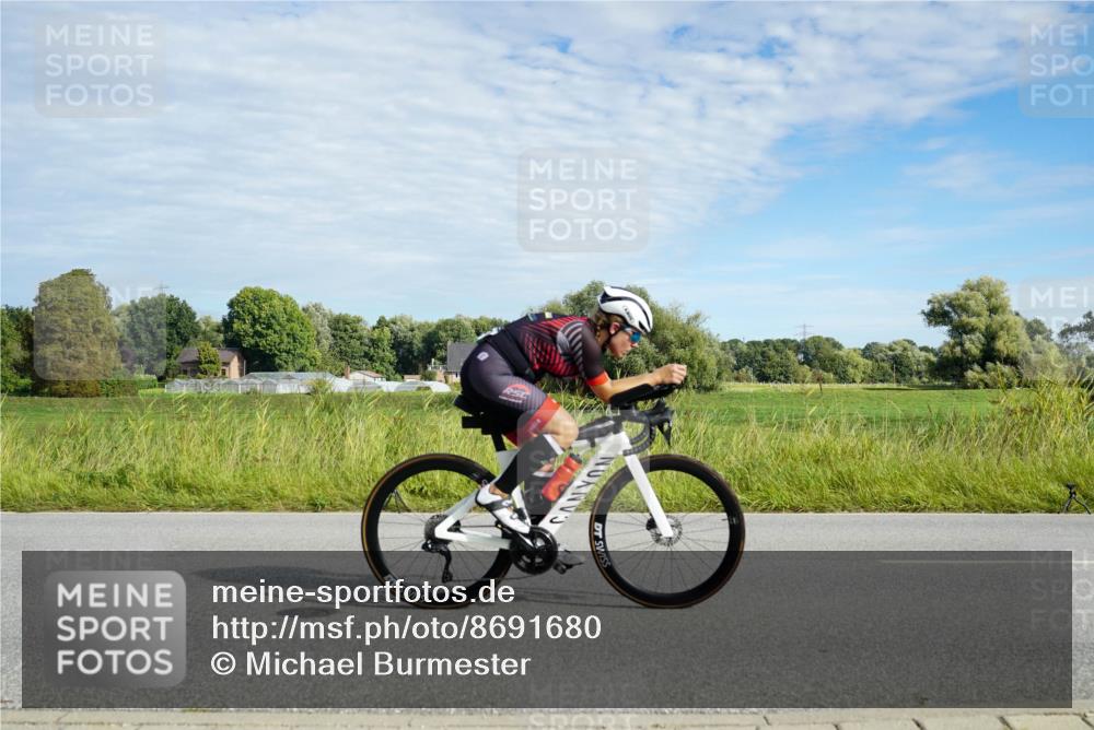 31.08.2025 - Elbe Triathlon Hamburg Michael Burmester http://msf.ph/oto/8691680 31.08.2025 10:10:34 Radfahren 558, 631, 678, 829, 929 meine-sportfotos.de