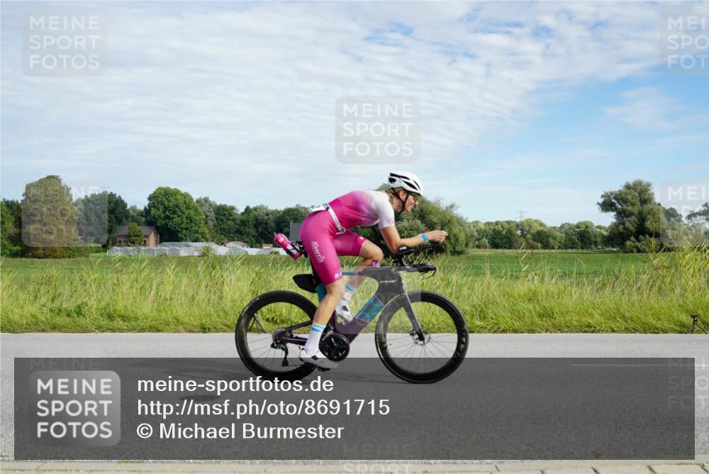 31.08.2025 - Elbe Triathlon Hamburg Michael Burmester http://msf.ph/oto/8691715 31.08.2025 10:12:05 Radfahren 402, 593, 852, 882 meine-sportfotos.de