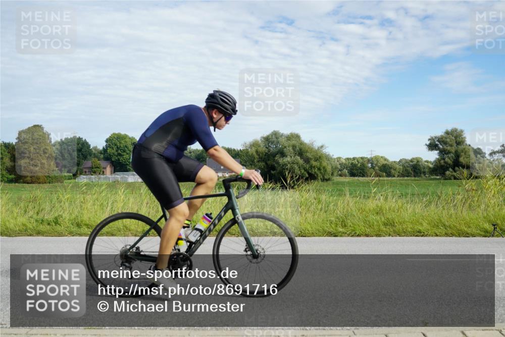 31.08.2025 - Elbe Triathlon Hamburg Michael Burmester http://msf.ph/oto/8691716 31.08.2025 10:12:06 Radfahren 402, 593, 701, 852, 882 meine-sportfotos.de