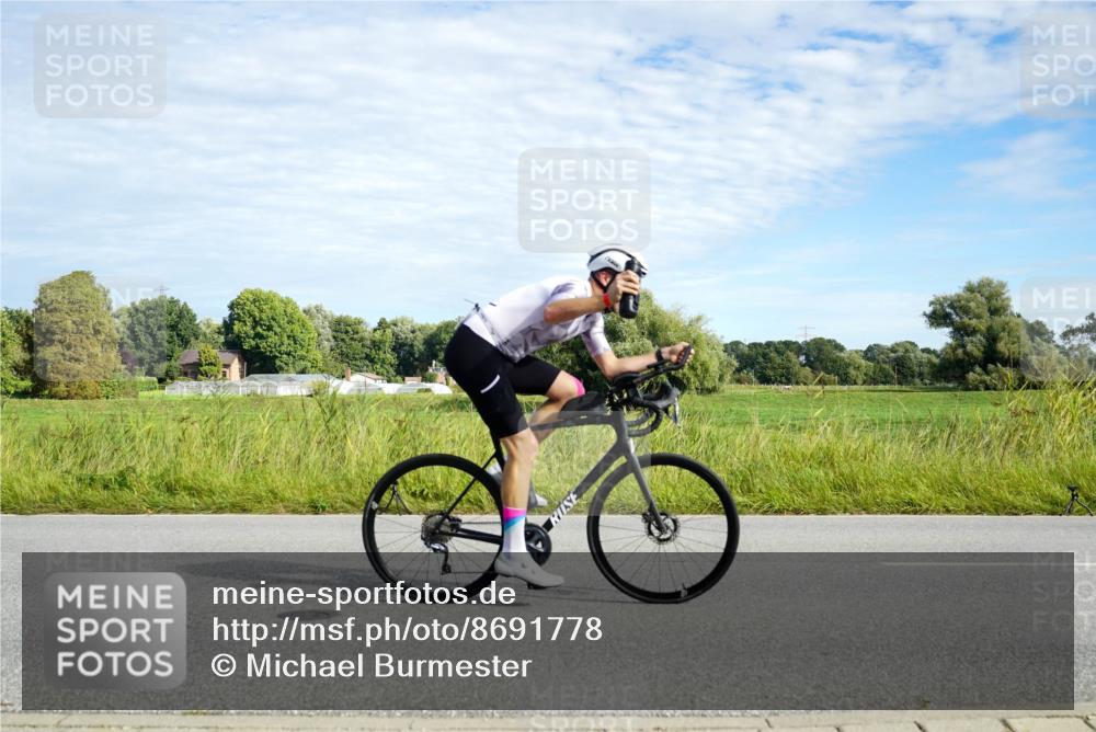 31.08.2025 - Elbe Triathlon Hamburg Michael Burmester http://msf.ph/oto/8691778 31.08.2025 10:13:55 Radfahren 567 meine-sportfotos.de