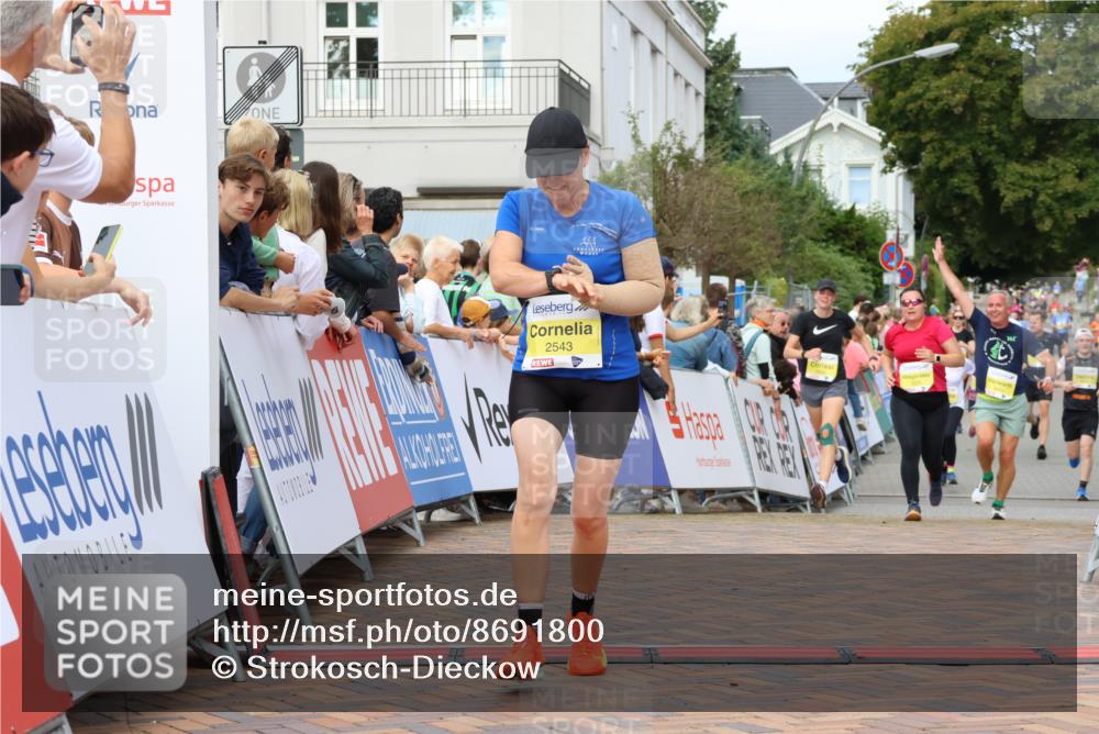 31.08.2025 - 21. Blankeneser Heldenlauf Strokosch-Dieckow http://msf.ph/oto/8691800 31.08.2025 10:30:11 Ziel 2210, 2445, 2444, 2169, 2226, 2543 meine-sportfotos.de