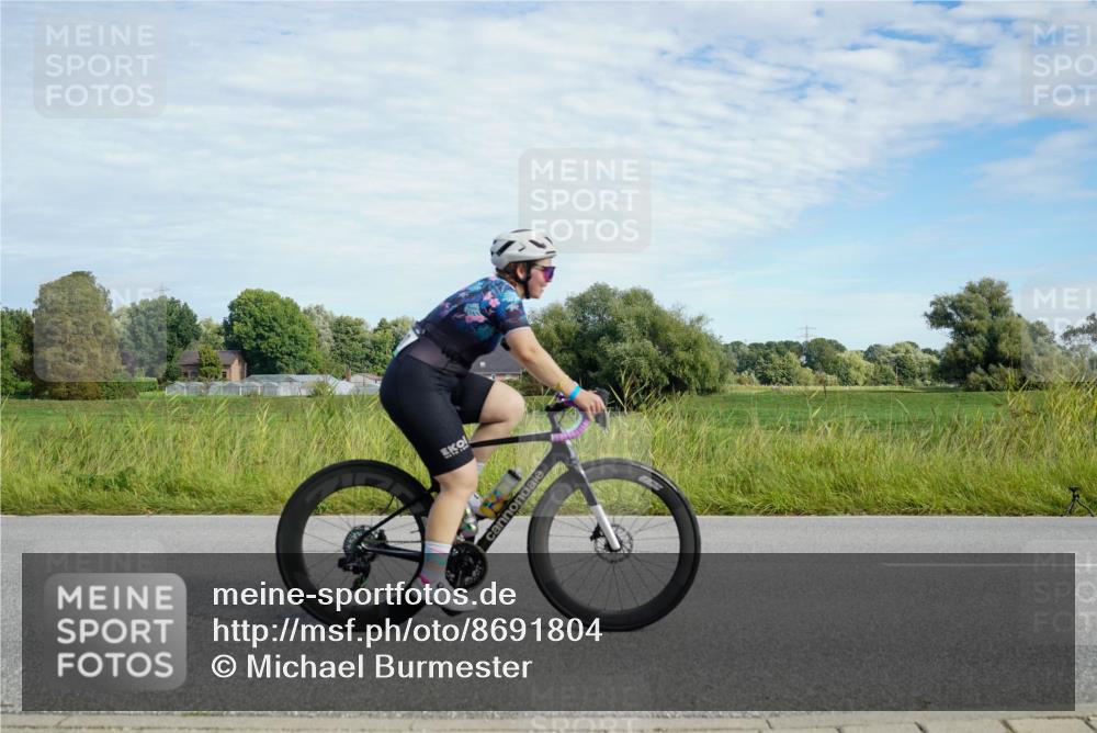 31.08.2025 - Elbe Triathlon Hamburg Michael Burmester http://msf.ph/oto/8691804 31.08.2025 10:14:58 Radfahren 455, 617, 758, 800 meine-sportfotos.de