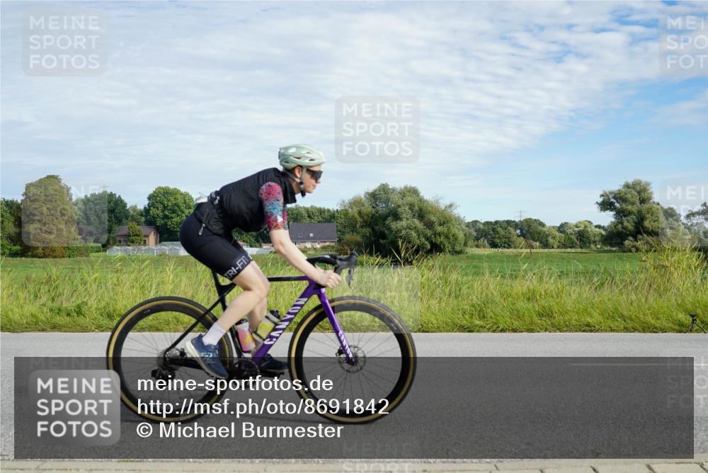 31.08.2025 - Elbe Triathlon Hamburg Michael Burmester http://msf.ph/oto/8691842 31.08.2025 10:16:55 Radfahren 427, 804, 841, 928 meine-sportfotos.de
