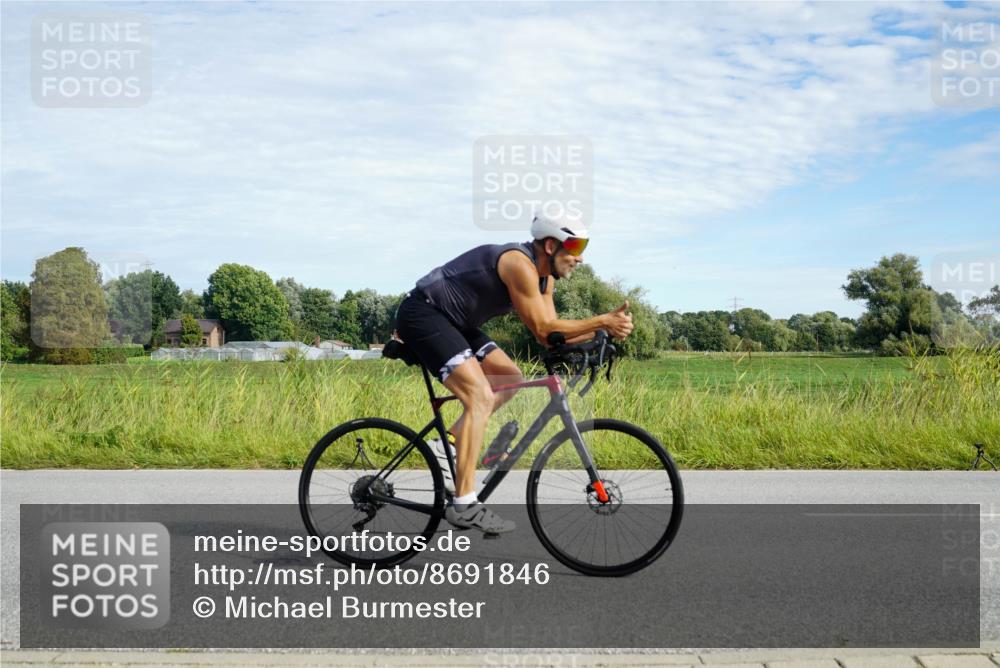 31.08.2025 - Elbe Triathlon Hamburg Michael Burmester http://msf.ph/oto/8691846 31.08.2025 10:17:09 Radfahren 671, 682, 696, 727, 739, 754, 786, 874, 877, 912 meine-sportfotos.de