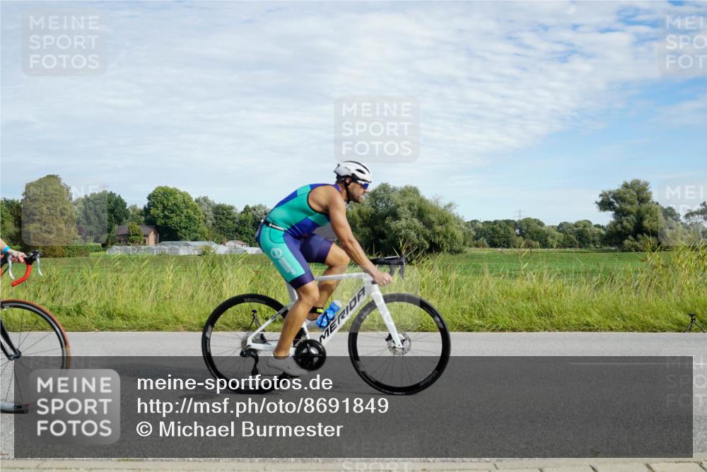 31.08.2025 - Elbe Triathlon Hamburg Michael Burmester http://msf.ph/oto/8691849 31.08.2025 10:17:11 Radfahren 671, 682, 696, 727, 739, 754, 786, 874, 877, 912 meine-sportfotos.de