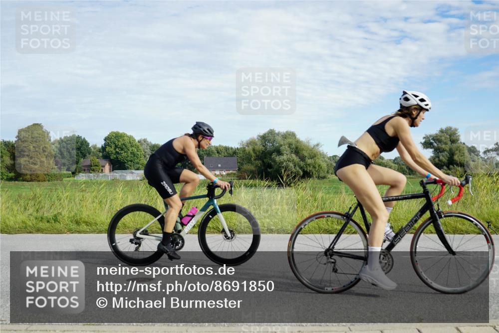 31.08.2025 - Elbe Triathlon Hamburg Michael Burmester http://msf.ph/oto/8691850 31.08.2025 10:17:11 Radfahren 671, 682, 696, 727, 739, 754, 786, 874, 877, 912 meine-sportfotos.de