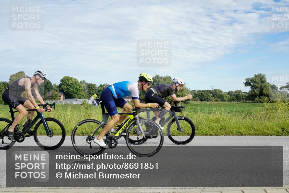 31.08.2025 - Elbe Triathlon Hamburg Michael Burmester http://msf.ph/oto/8691851 31.08.2025 10:17:12 Radfahren 671, 682, 696, 727, 739, 754, 786, 874, 877, 912 meine-sportfotos.de