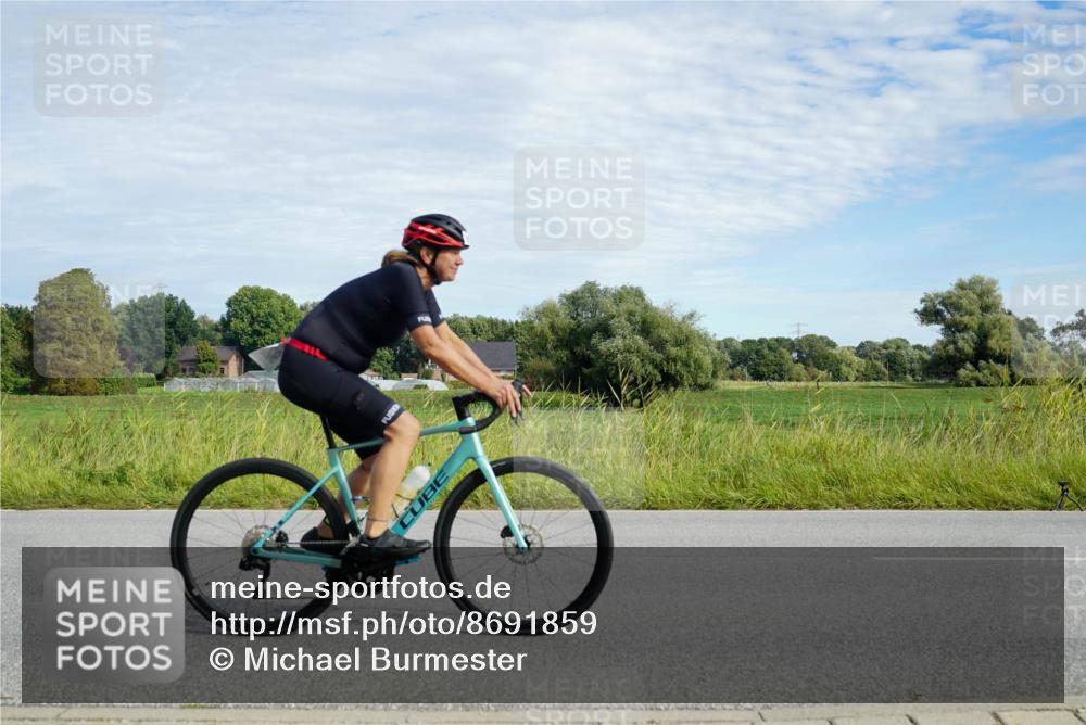 31.08.2025 - Elbe Triathlon Hamburg Michael Burmester http://msf.ph/oto/8691859 31.08.2025 10:17:26 Radfahren 388, 406, 869, 923 meine-sportfotos.de