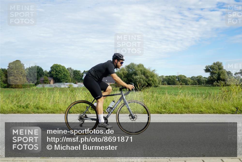 31.08.2025 - Elbe Triathlon Hamburg Michael Burmester http://msf.ph/oto/8691871 31.08.2025 10:17:46 Radfahren 569, 681 meine-sportfotos.de