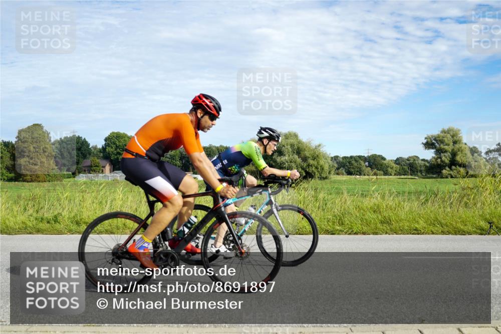31.08.2025 - Elbe Triathlon Hamburg Michael Burmester http://msf.ph/oto/8691897 31.08.2025 10:19:07 Radfahren 487, 674, 690, 713, 735, 777, 856, 944 meine-sportfotos.de