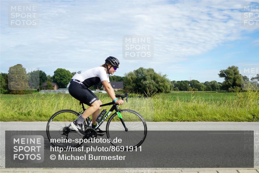 31.08.2025 - Elbe Triathlon Hamburg Michael Burmester http://msf.ph/oto/8691911 31.08.2025 10:19:31 Radfahren 657, 760, 808, 915, 932 meine-sportfotos.de