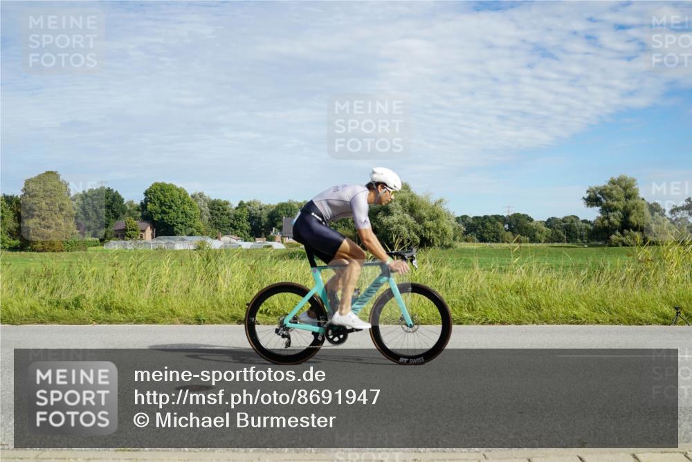 31.08.2025 - Elbe Triathlon Hamburg Michael Burmester http://msf.ph/oto/8691947 31.08.2025 10:20:49 Radfahren 419, 564, 588, 931, 947, 968, 1012, 1023, 1078, 1100 meine-sportfotos.de