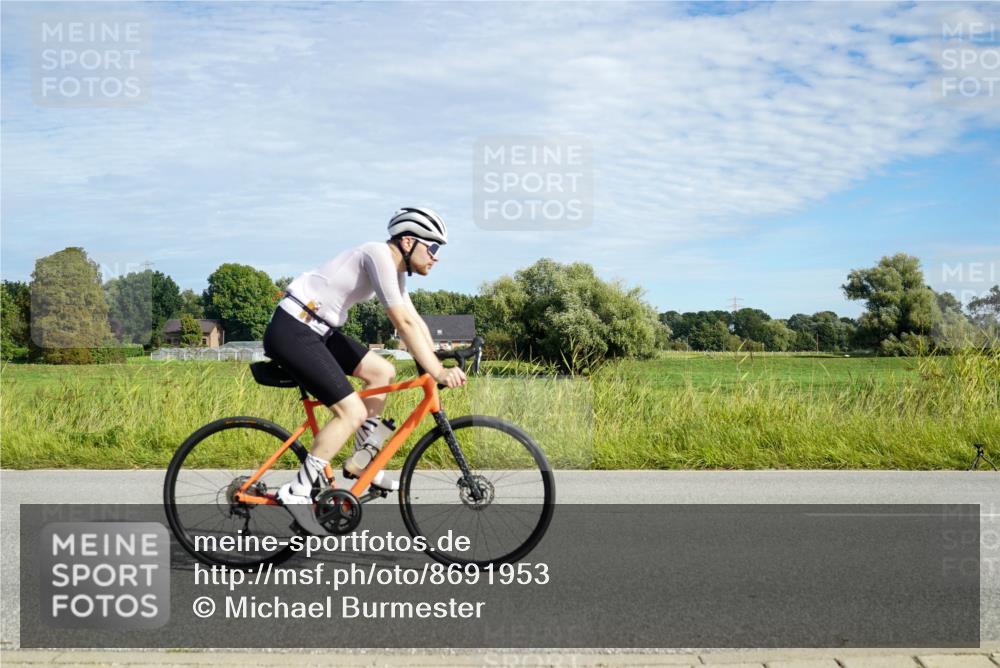 31.08.2025 - Elbe Triathlon Hamburg Michael Burmester http://msf.ph/oto/8691953 31.08.2025 10:20:54 Radfahren 419, 564, 880, 931, 1012 meine-sportfotos.de