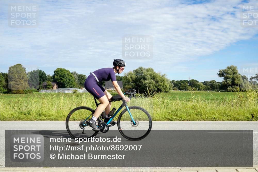 31.08.2025 - Elbe Triathlon Hamburg Michael Burmester http://msf.ph/oto/8692007 31.08.2025 10:22:15 Radfahren 730, 824, 974, 1000 meine-sportfotos.de