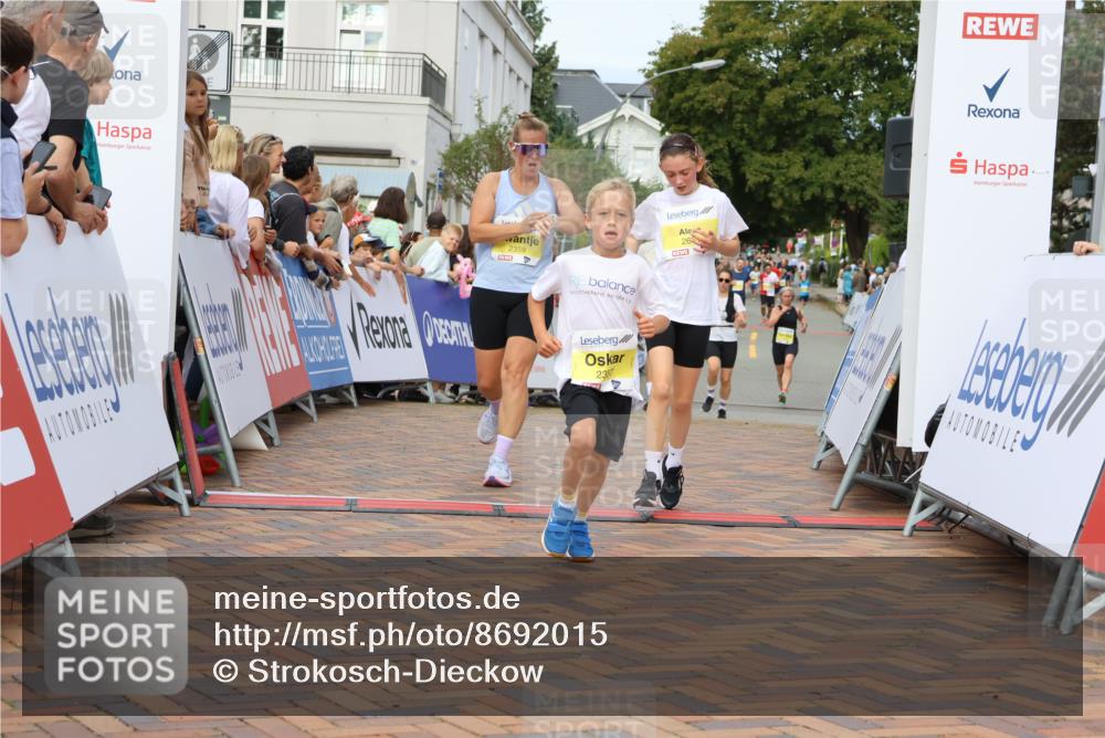 31.08.2025 - 21. Blankeneser Heldenlauf Strokosch-Dieckow http://msf.ph/oto/8692015 31.08.2025 10:25:09 Ziel 2641, 2357, 2183, 2717, 2285, 2286, 2331, 2053, 2359, 2661 meine-sportfotos.de