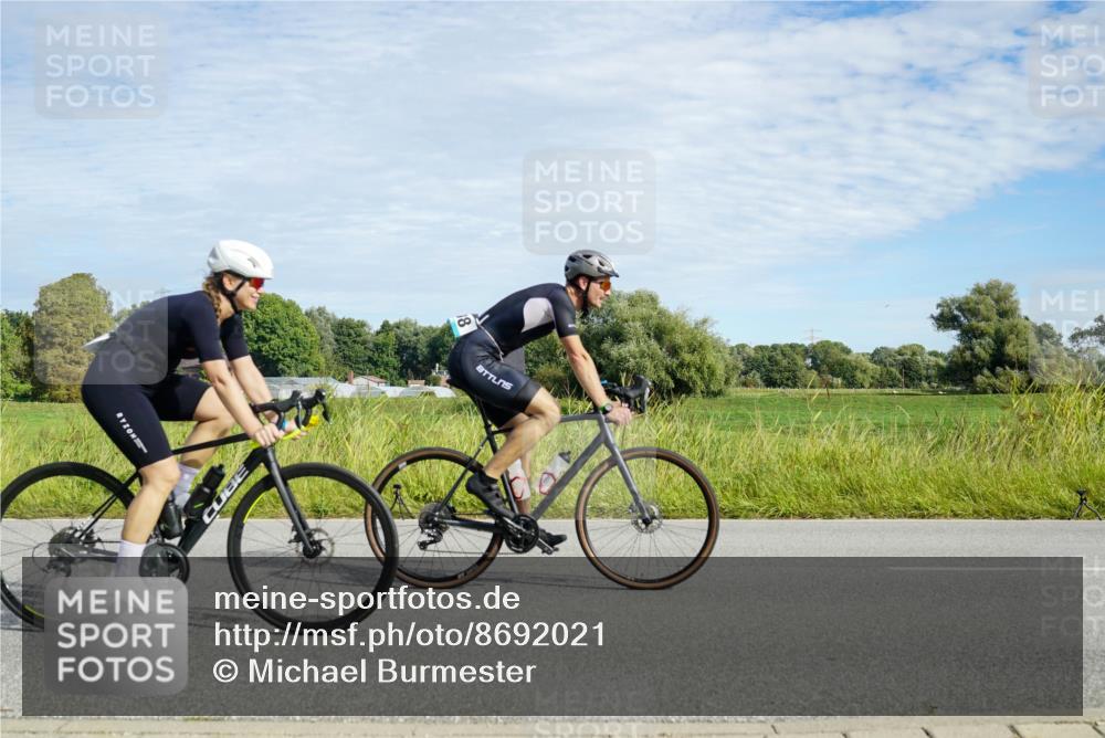 31.08.2025 - Elbe Triathlon Hamburg Michael Burmester http://msf.ph/oto/8692021 31.08.2025 10:22:37 Radfahren 400, 879, 939, 950, 984, 998, 1070 meine-sportfotos.de