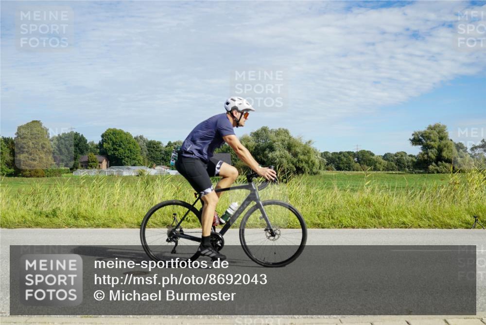 31.08.2025 - Elbe Triathlon Hamburg Michael Burmester http://msf.ph/oto/8692043 31.08.2025 10:23:04 Radfahren 698, 762, 792, 981, 995, 996, 1049, 1077, 1106 meine-sportfotos.de