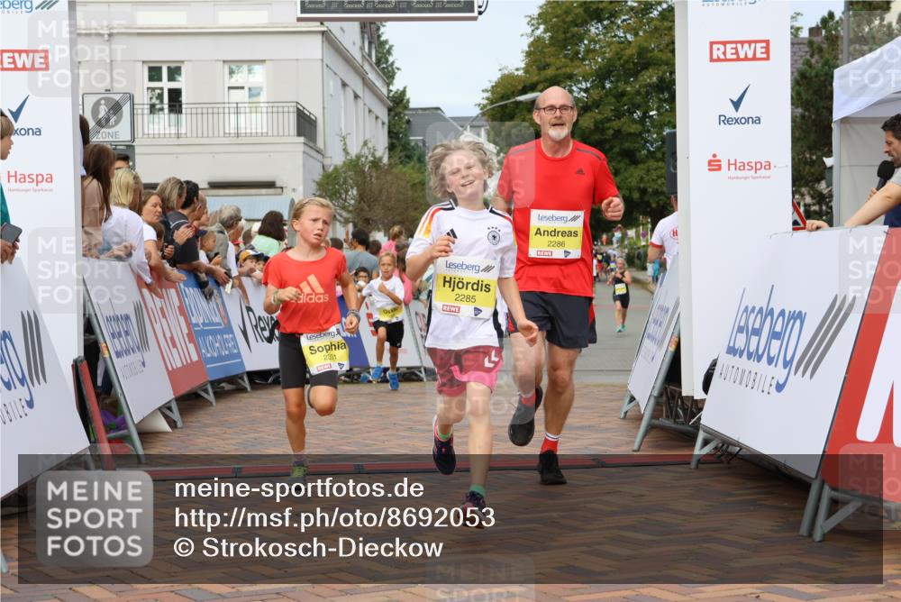 31.08.2025 - 21. Blankeneser Heldenlauf Strokosch-Dieckow http://msf.ph/oto/8692053 31.08.2025 10:25:07 Ziel 2357, 2183, 2717, 2285, 2286, 2331, 2359, 2661 meine-sportfotos.de