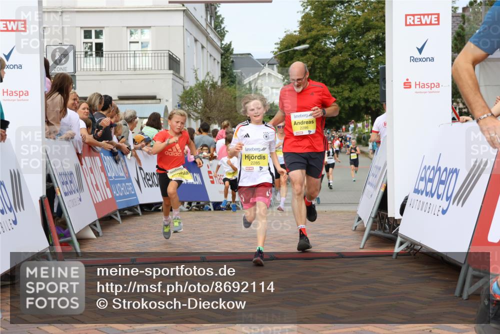 31.08.2025 - 21. Blankeneser Heldenlauf Strokosch-Dieckow http://msf.ph/oto/8692114 31.08.2025 10:25:07 Ziel 2357, 2183, 2717, 2285, 2286, 2331, 2359, 2661 meine-sportfotos.de