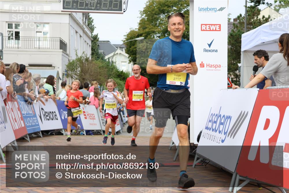 31.08.2025 - 21. Blankeneser Heldenlauf Strokosch-Dieckow http://msf.ph/oto/8692130 31.08.2025 10:25:06 Ziel 2357, 2183, 2717, 2285, 2286, 2331, 2359, 2661 meine-sportfotos.de