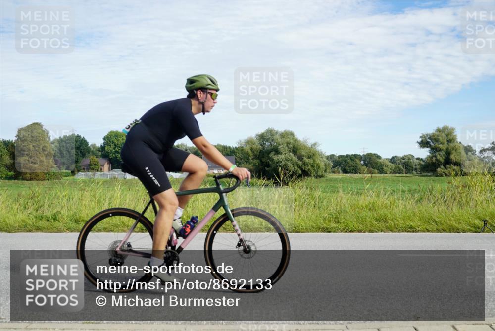 31.08.2025 - Elbe Triathlon Hamburg Michael Burmester http://msf.ph/oto/8692133 31.08.2025 10:25:15 Radfahren 829, 955, 958, 966, 1003, 1039, 1094, 1096 meine-sportfotos.de